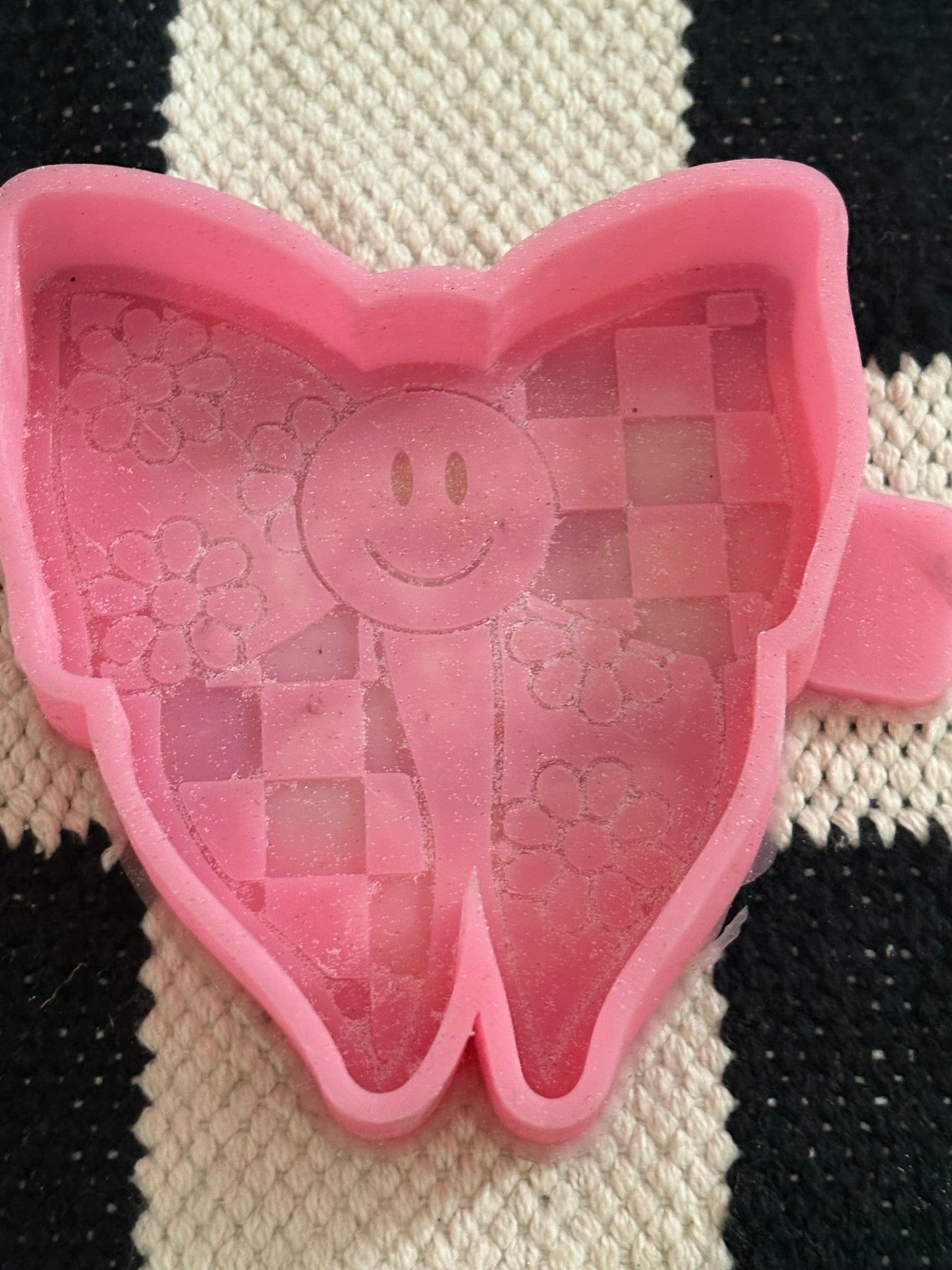 Checkered Smiley Bow Mold