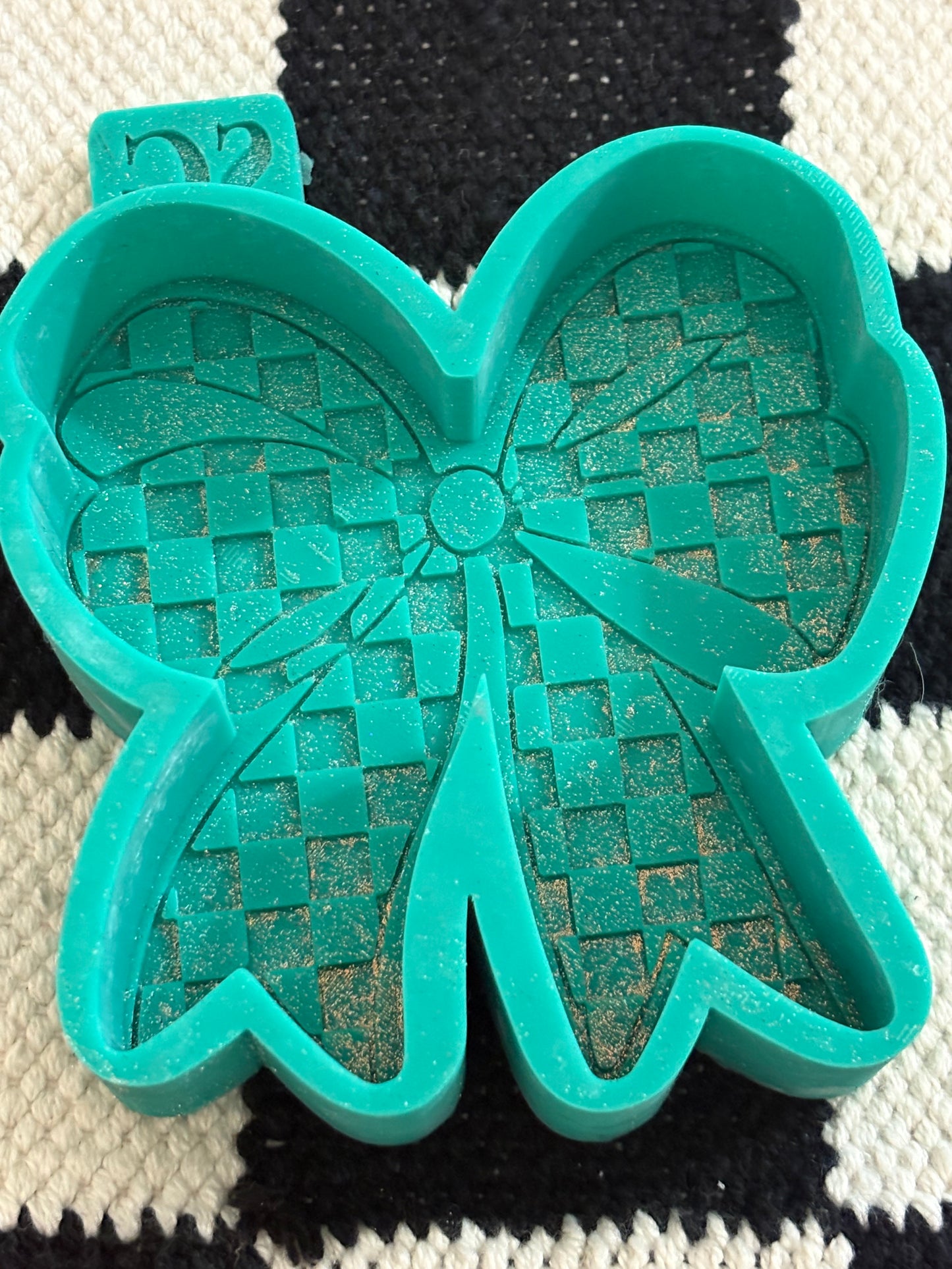 Checkered Bow Mold
