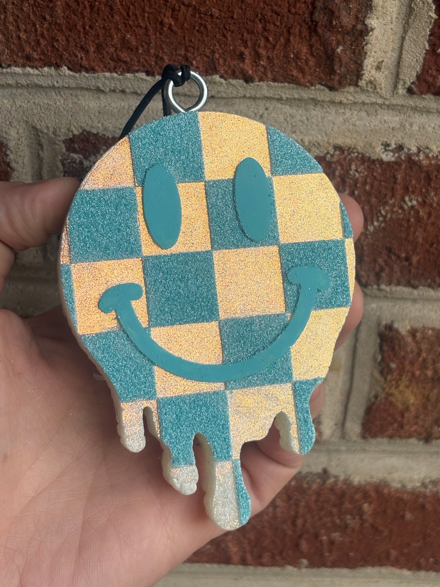 CHECKERED SMILEY FRESHIE